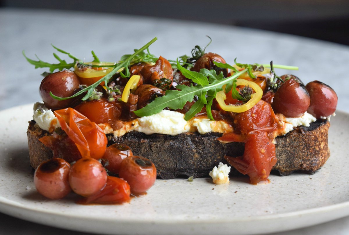 492King's tweet photo. Scoop the recipe for Josh's tomato tartine with smoked duck &amp; fromage frais: https://t.co/ILBliBZ58P #CHS #CHSeats #CHSnews https://t.co/9atIz3kWzI
