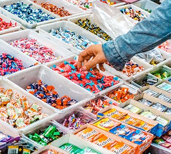 viant_tech's tweet image. Leveraging #Viant’s targeting capabilities and a #crossdevice #video campaign, this global candy manufacturer drove greater in-store sales of its flagship product: bit.ly/2MYDbKV