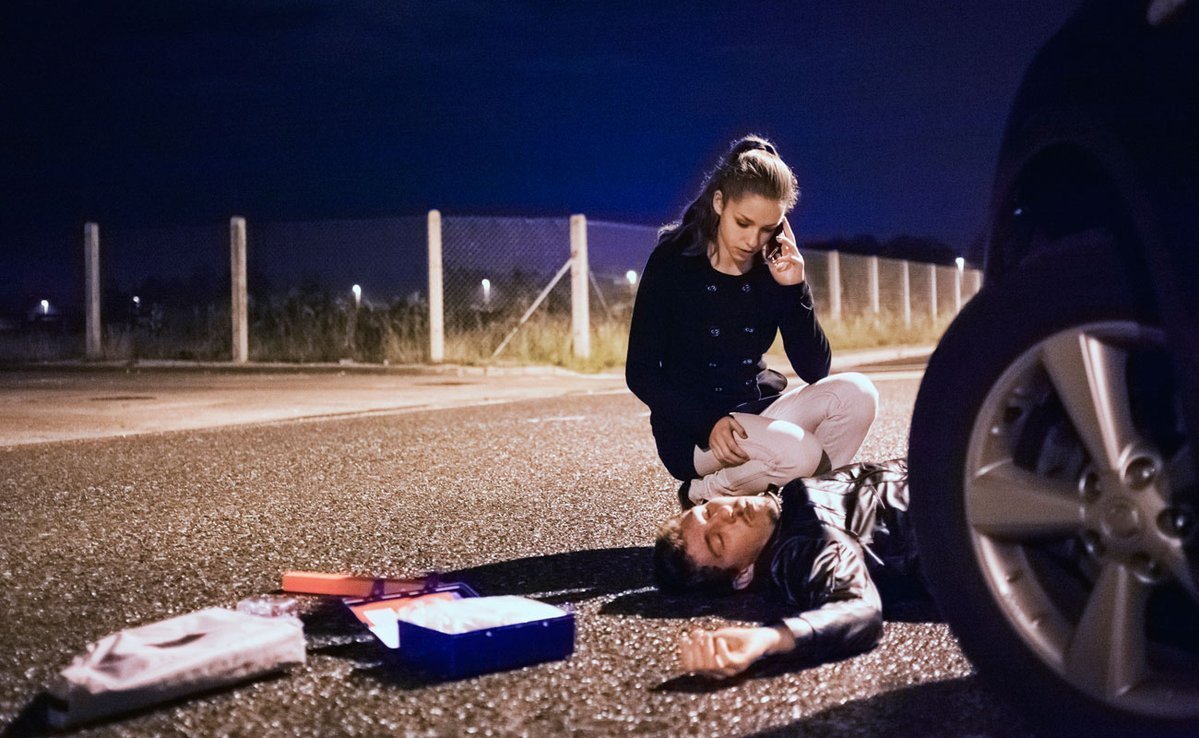 policia's tweet photo. No queremos que ocurra, pero tenemos que saber cómo actuar en caso de un #AccidenteVial  
🚩 Recuerda el #ProtocoloPAS 
1⃣ PROTEGER el entorno
2⃣ AVISAR a emergencias
3⃣ SOCORRER a las víctimas https://t.co/AjQ90LlgbH