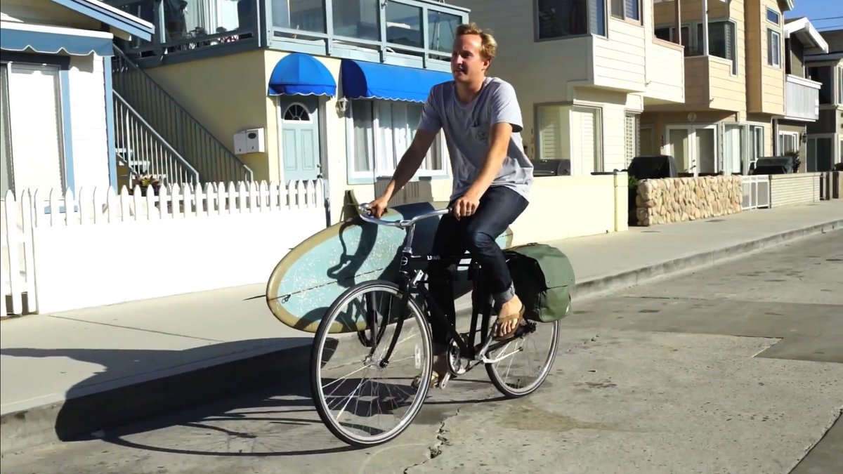 BLAH_CITY's tweet photo. "It actually feels like you're more involved in the community and in the neighbourhood when you're on a bike. You're face to face and more engaging with the people around you." #bike #linusbike https://t.co/Fjg9NtdEwA https://t.co/J3m6rlcHXm