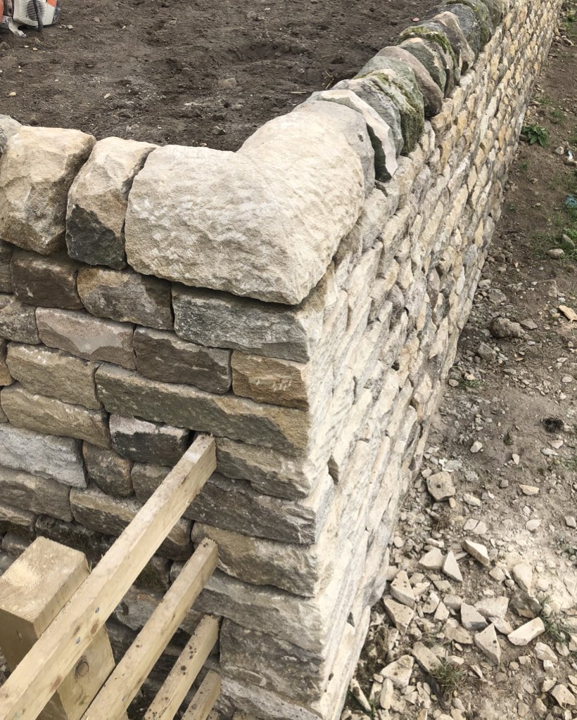 TH_Stoneworks's tweet photo. Hand carved corner coping #drystonewalling #yorkshire https://t.co/H5CGWss7xo