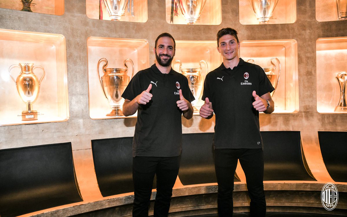 idvrn1899's tweet photo. Benvenuto al #Milan, #Caldara! Senso della posizione, movimento costante, rocciosità #TheRock #MC33 #welcomeCaldara #WeAreACMilan #rossoneri #casciavit #APACF https://t.co/V0I2ZSxfhI