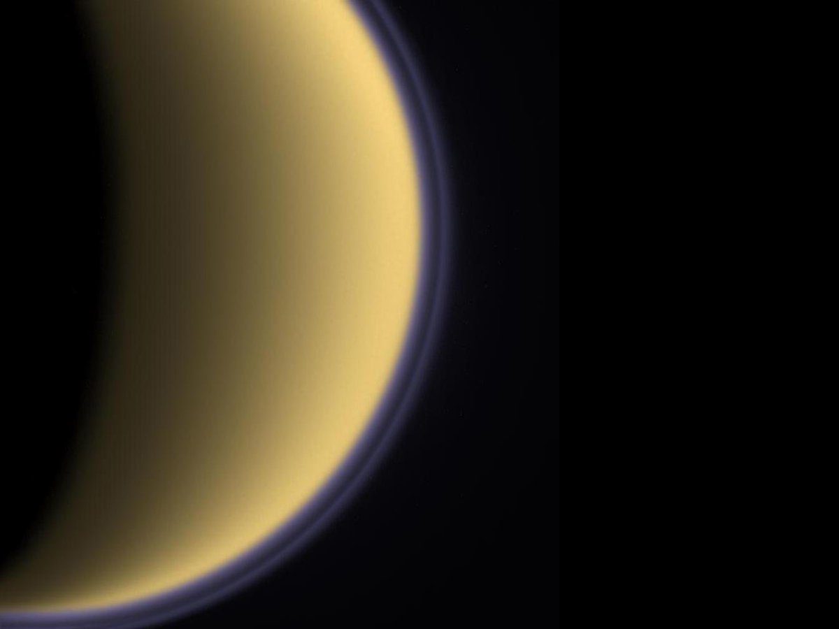 astroaline's tweet photo. Minha pesquisa do mestrado é baseada no estudo de moléculas orgânicas complexas na atmosfera de Titã (lua de Saturno), principalmente as mais interessantes para o estudo de possível vida fora da Terra. Sou estudante da UFRJ e bolsista CAPES de pós graduação #existepesquisanobr https://t.co/deBHSbELTr