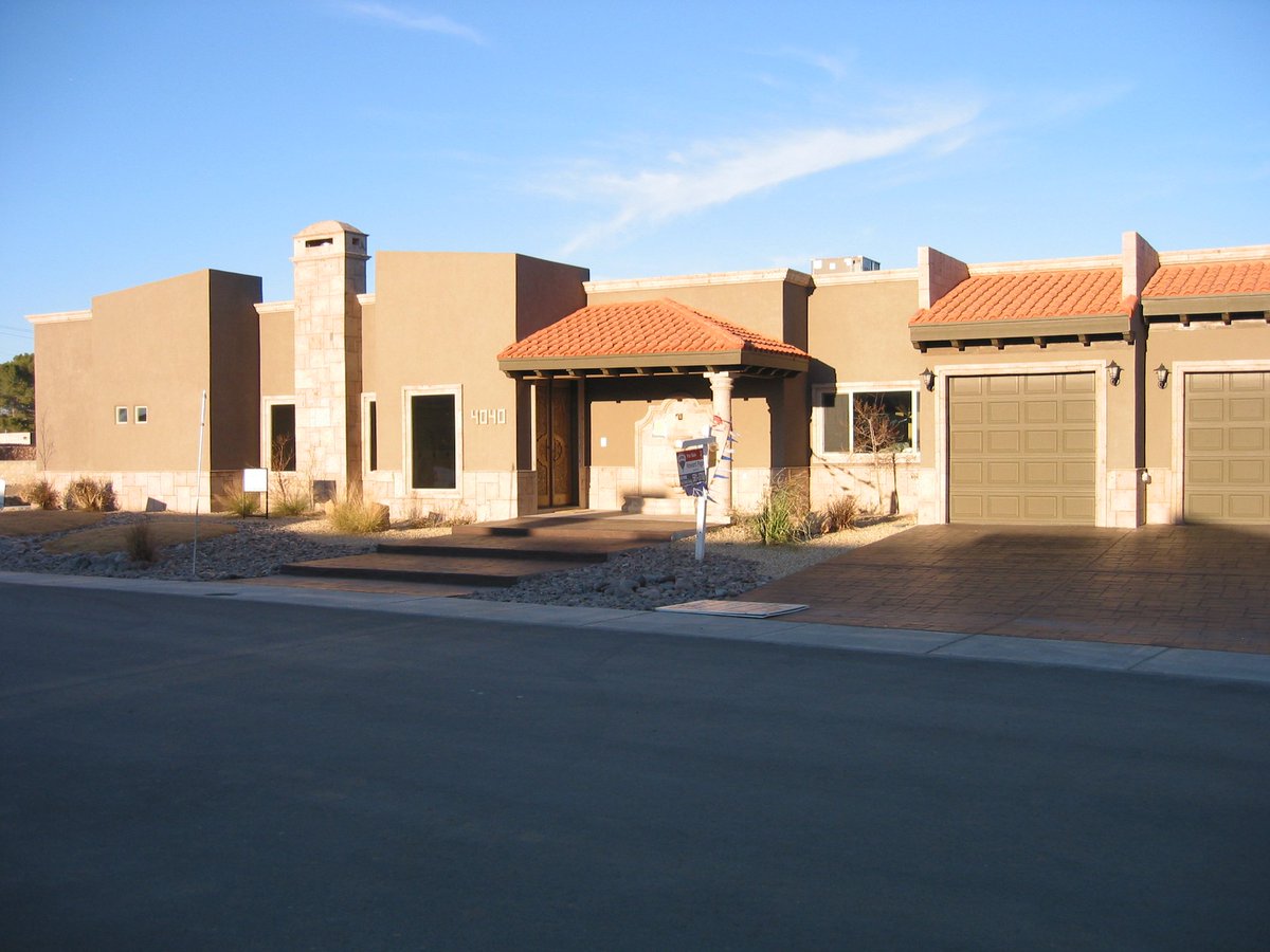 PointeHomes's tweet photo. When buying a home, new is pretty much always better. Read more about the differences between buying a new home vs. an older one here!
#NewHomes #HomeSweetHome 
https://t.co/m1KHLNHApB https://t.co/gVkMLsLi4b