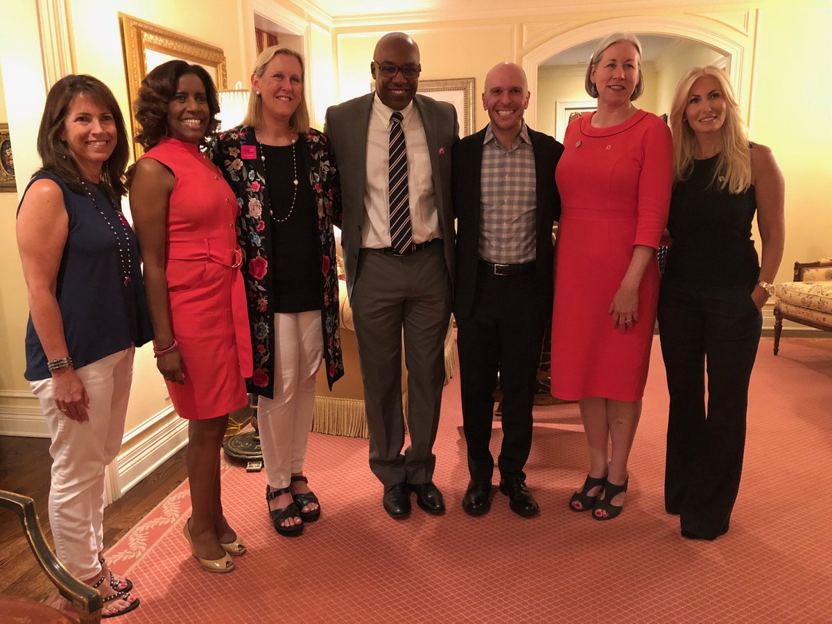 KwameRaoul's tweet photo. I had a great time with @PPIAction and pro-choice advocates last night. With #RoeVWade under threat, as your Attorney General, I will always stand up for a woman's right to choose. https://t.co/wW5fgH6EYY