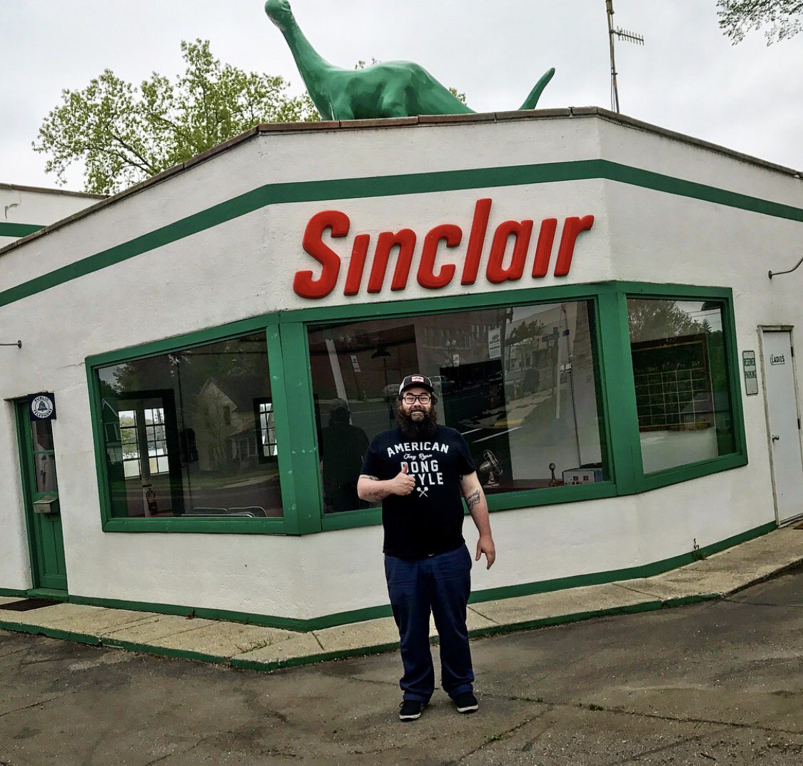 SinclairOilCorp's tweet photo. It’s #FanFriday! Look at this neat #Throwback station Instagram follower theduofinds stopped at. #SinclairOil #SinclairGas #SinclairStation https://t.co/rMaFgZCTvO