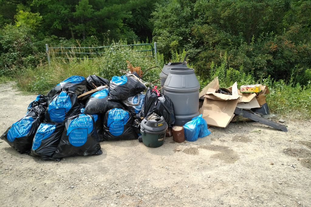 EtobMimicoCreek's tweet photo. We were out at Heartlake Road today with the CYC crew and pulled out a whopping 769 pounds of trash! These #CleanupHeros were also collecting loads of cigarette butts! Help protect our environment and show us your #CleanupHero moments! https://t.co/M205HLU0fA
