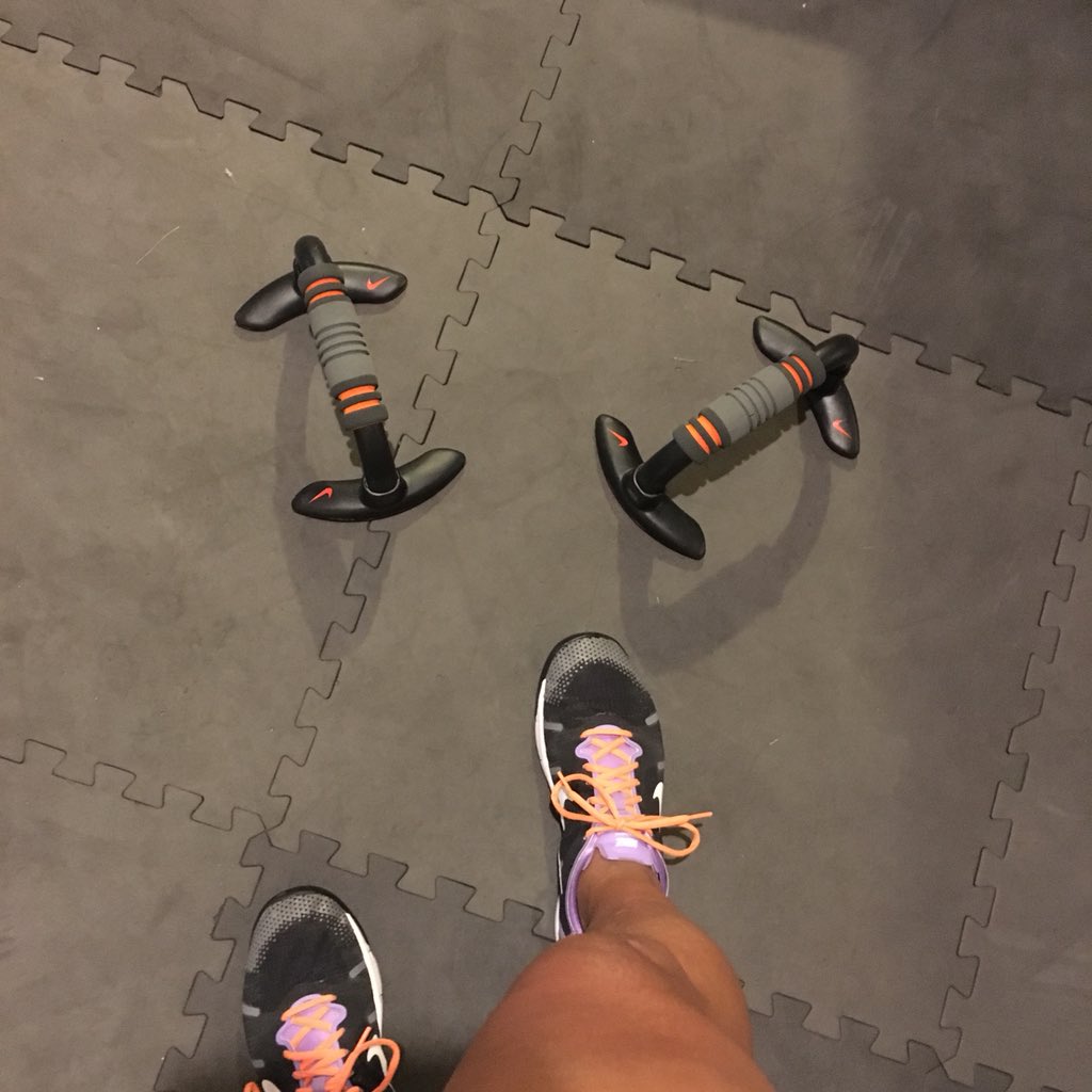 CharmsFitDoc's tweet photo. Started my day off with a few push-ups and pull-ups

Part of my #physicianwellness action plan is getting in movement regularly. 

Pushing and pulling your body weight is great #strengthtraining

#SoMeDocs #friyay #fitdoc #physicianmom #healthydoc #nightshiftmom https://t.co/QE9wKpVEgi