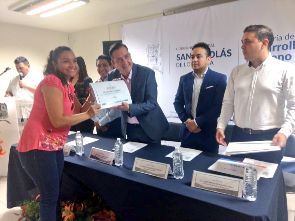 Entrega de Certificados de los Incubados de Negocios del <a href="/GobSanNicolas/">Gobierno de San Nicolás</a> por parte del Alcalde #AlfredoCuadra en el área de #FomentoEconomicoSaNicolas por parte de la Secretaría de <a href="/Des_HumanoSN/">Desarrollo Humano SN</a> <a href="/Cicmty/">CIC</a> <a href="/JMastrettaNL/">Juan Mastretta</a> <a href="/metropoli_/">Periódico Metrópoli</a> <a href="/ComunidadMTY/">Comunidad Monterrey</a> <a href="/pmnoticiastv/">Pmnoticias.tv</a> <a href="/_JaviHdz/">Javier hernandez</a> <a href="/dianaleal88/">Diana Leal</a>