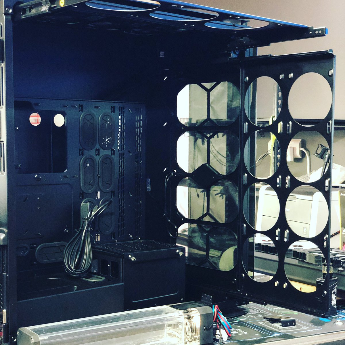 OverkillGame's tweet image. Absolute unit. Corsair Obsidian 1000D. $10,000 build. Get ready. #iRepairFast