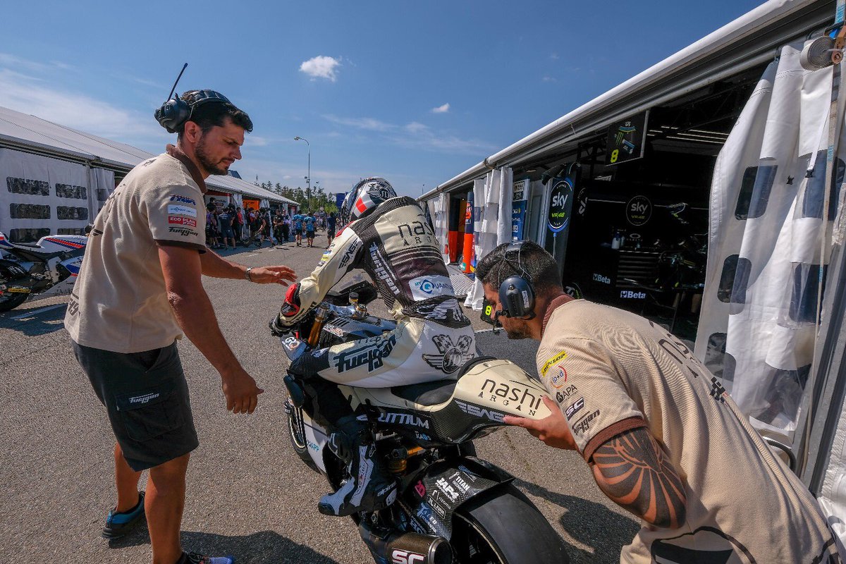 gasupracingteam's tweet photo. @JulesDanilo_95 ha finalizado 28° en el primer día de entrenamientos del #CzechGP. Mañana tocará dar un paso adelante para el cronometrado 💪🏽 #Brno #JD95 https://t.co/uAJ3TxEY8Z
