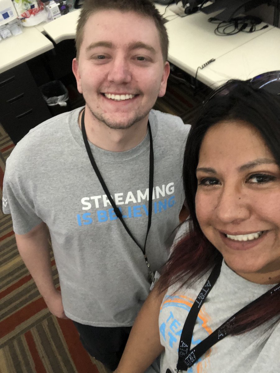 AmaZingXoch's tweet photo. Wear your favorite at&t shirt day!!! @DylanWieger great laughs today. #FieldFams #TuggleNation @loo_lewis @robynncollins @yl6027 @bm4047_barb @cy https://t.co/1Kb9Xjf0L3