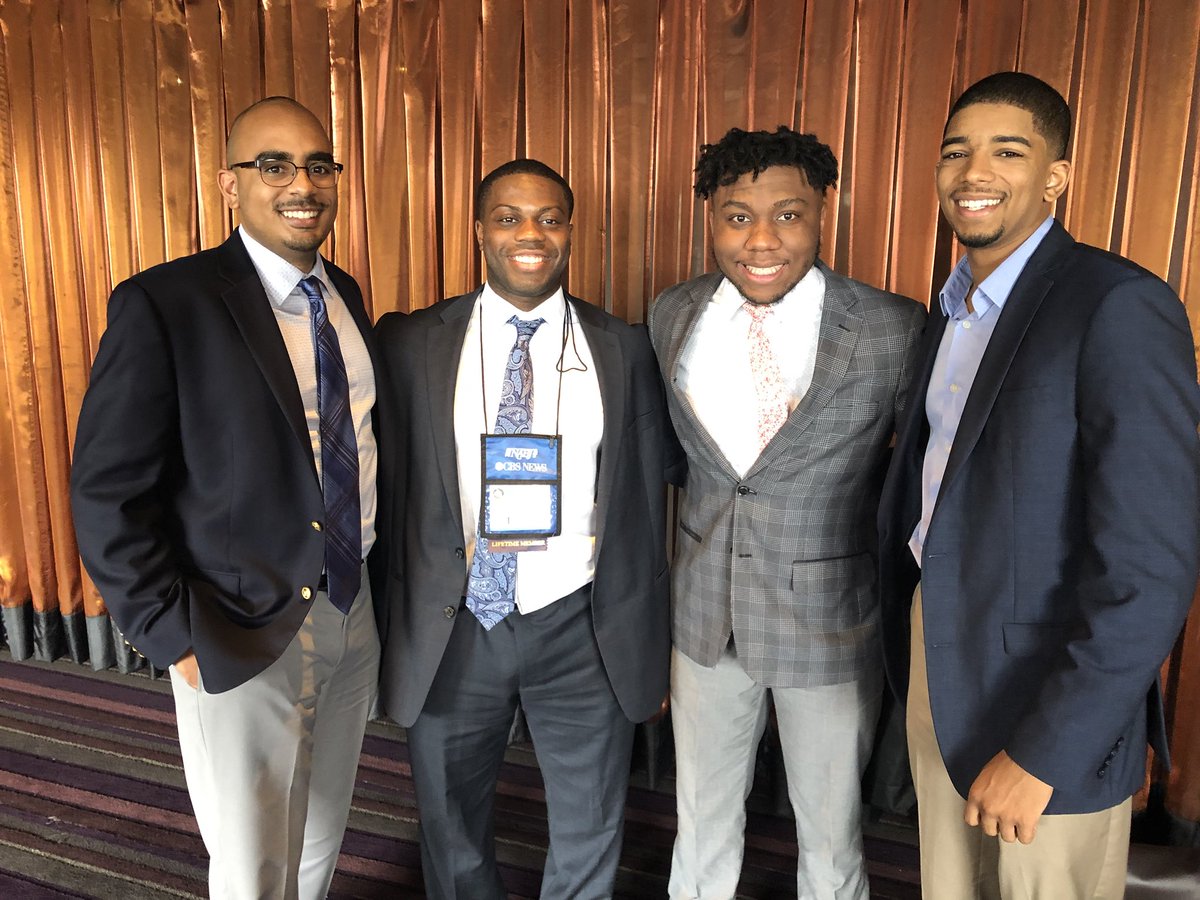 realcedwards2's tweet photo. The @eloncomm brand is strong 💪🏾 💪🏾🔥🔥 #NABJ18 #MeetMeInTheD @_EmmanuelMorgan @aofori21 @7_rayburn https://t.co/LR3bGiP68S