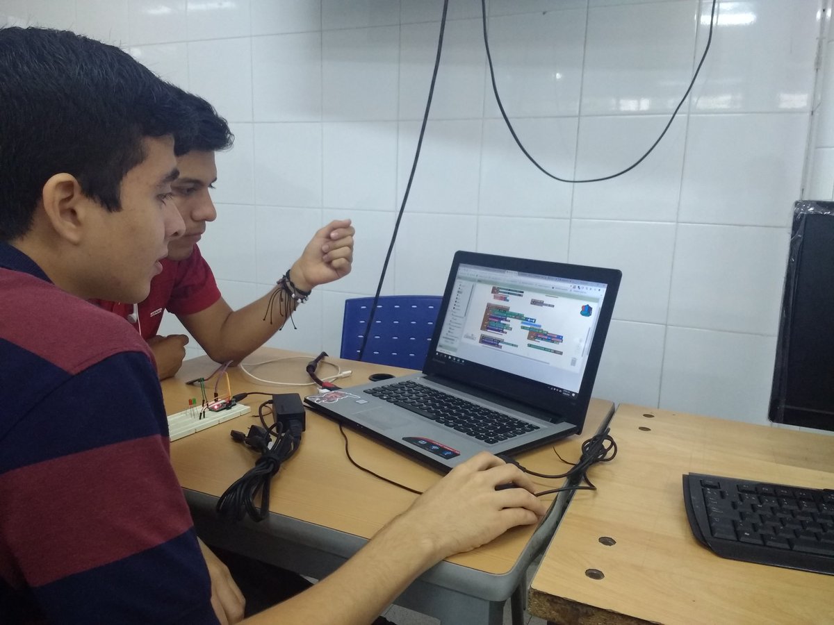 cabe0282's tweet photo. Adelantando #Programacion para proyecto de #IoT Semillero de #Investigacion #Expoinnova en @AUNAR_Villao @Jatrix13 @DonJuanoGarcia @DColunge @Germaneherrera https://t.co/RoUj8ySkdR