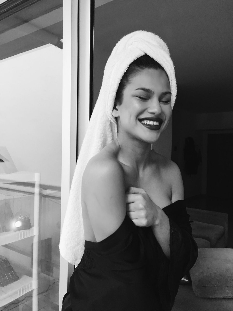 ValenOlivetto's tweet photo. Mis dos moods https://t.co/0j0FoUcaXM