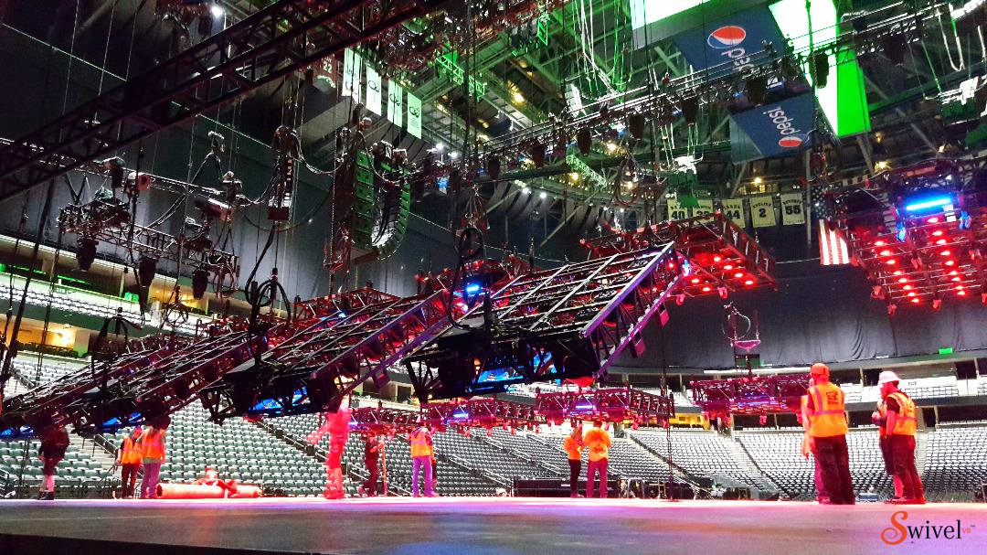 SwivelVR360's tweet photo. #BehindTheScenes of @MatchboxTwenty's Denver concert last year! The set up crew worked so efficiently it was like a well oiled machine. It was absolutely amazing. #FlashbackFriday #Friyay #SwivelVR #MatchboxTwenty https://t.co/UQ2CBxl2h0