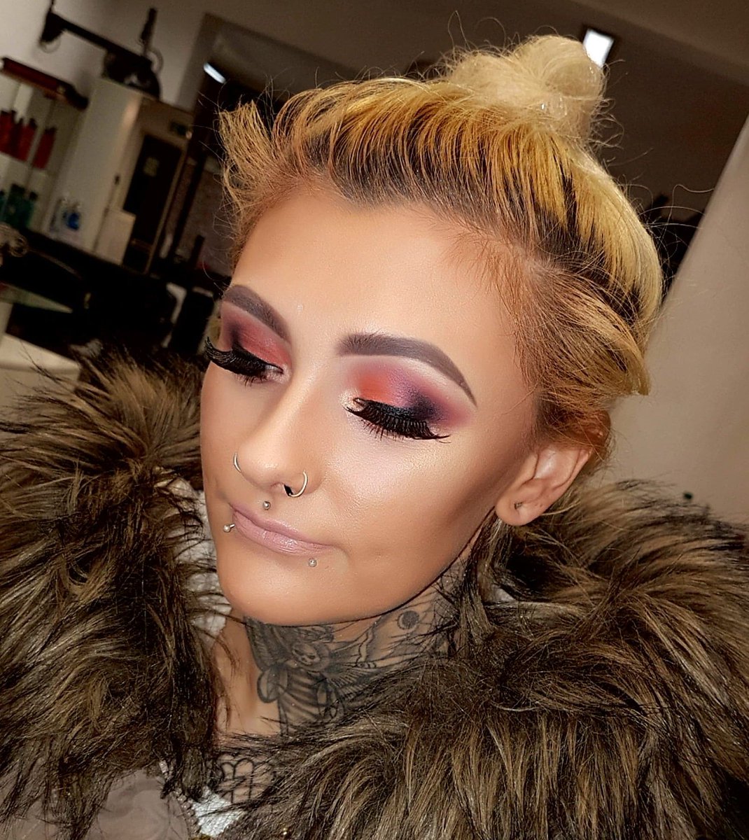 princessree1's tweet photo. Little throwback to this Grungy Glam look I created for the lush natasha 🖤 bold edgy vibes! #makeeverydayyourrunway #Makeuplover #makeupByReeRee #mua #makeupgoals #makeupartist #manchestermua #makeup #edgy #fashion #beauty #bold #mywork https://t.co/QRN281E6Fq