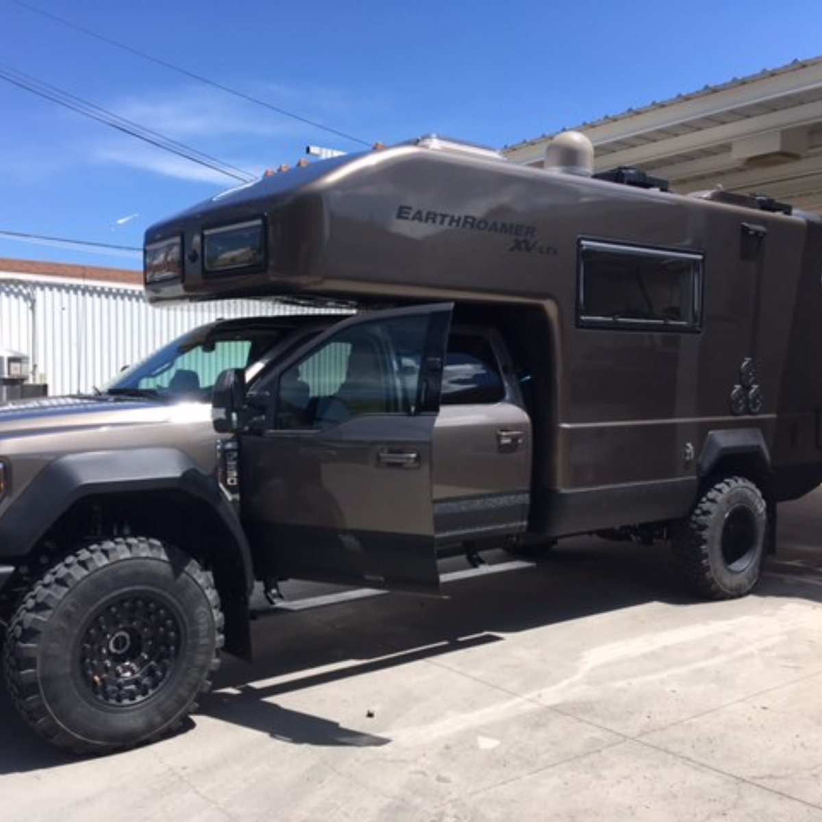 Look who recently just stopped by to wash off in one of our bays -- an impressive overland RV from Earth Roamer.