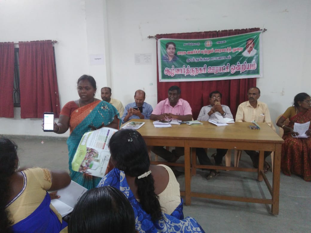 Thooimaitut's tweet photo. PD, DRDA and Bdo's  conducted a meeting on #SwachhSurvekshanGrameen2018 2018 to the ClFs and also explained about the methodology to be adopted in the survey.. Pamplets and notices were distributed to them.. @swachhbharat  #tn https://t.co/2bgsOXDR19
