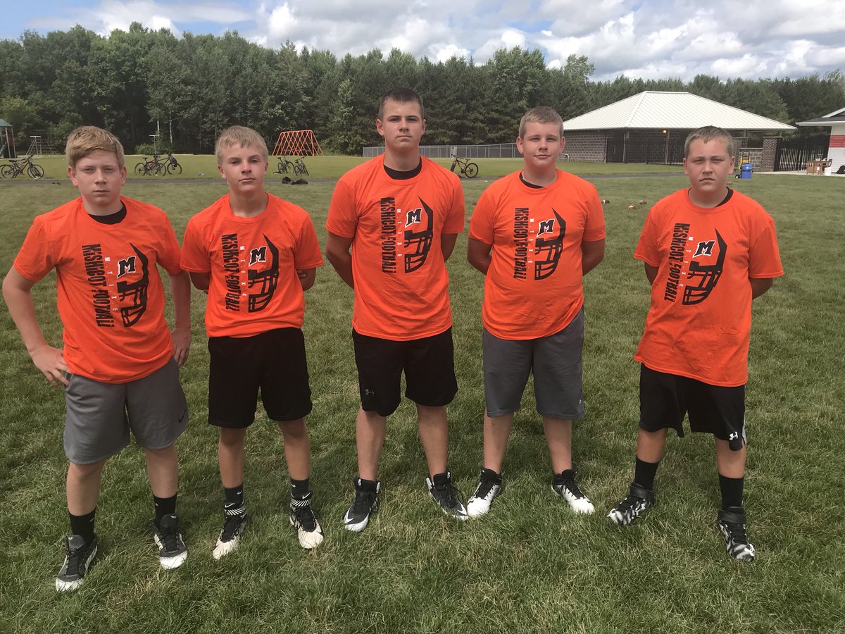 MishicotFB's tweet photo. MS Football Campers 2018 https://t.co/jCj202MEAn