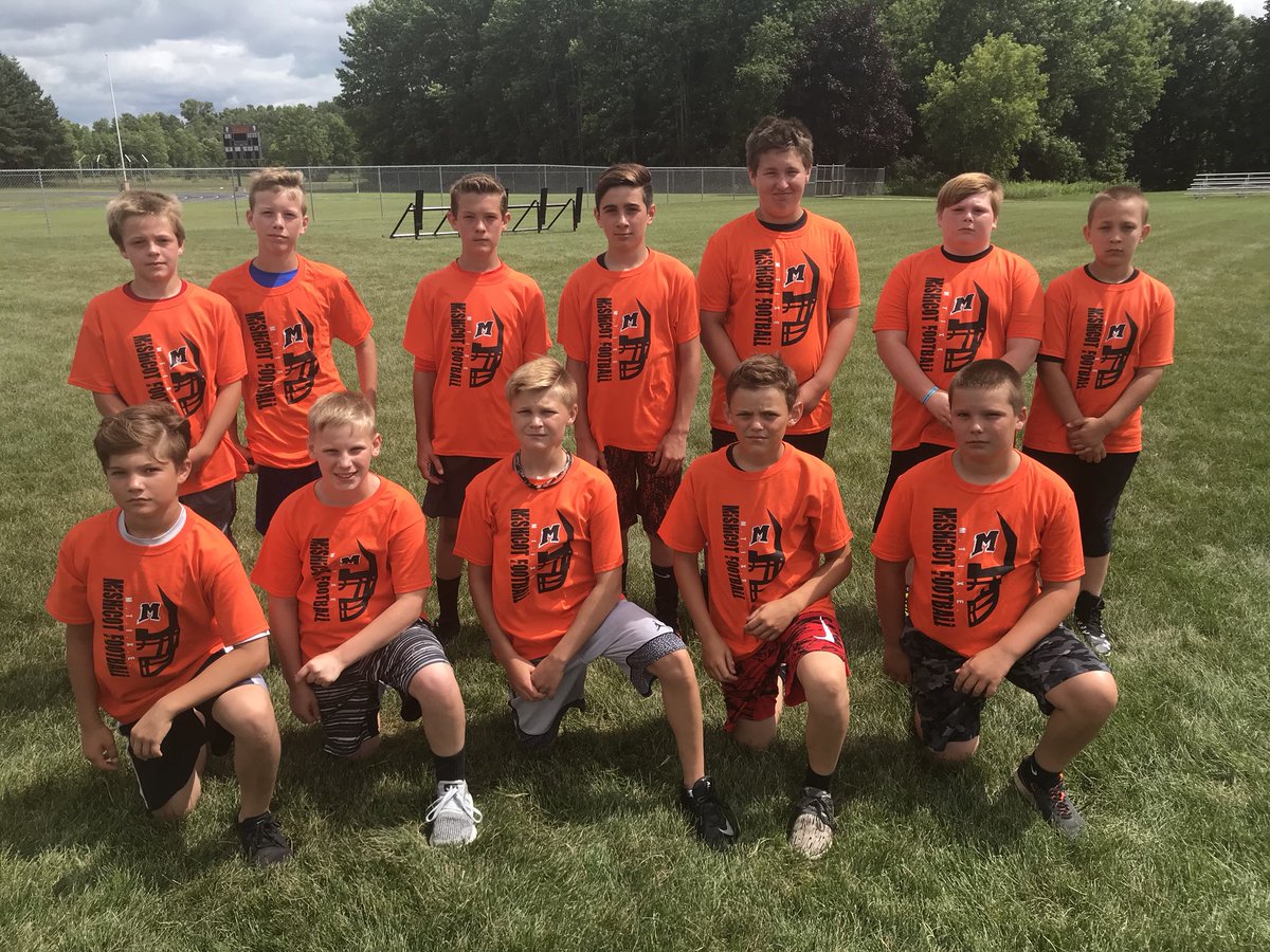MishicotFB's tweet photo. MS Football Campers 2018 https://t.co/jCj202MEAn