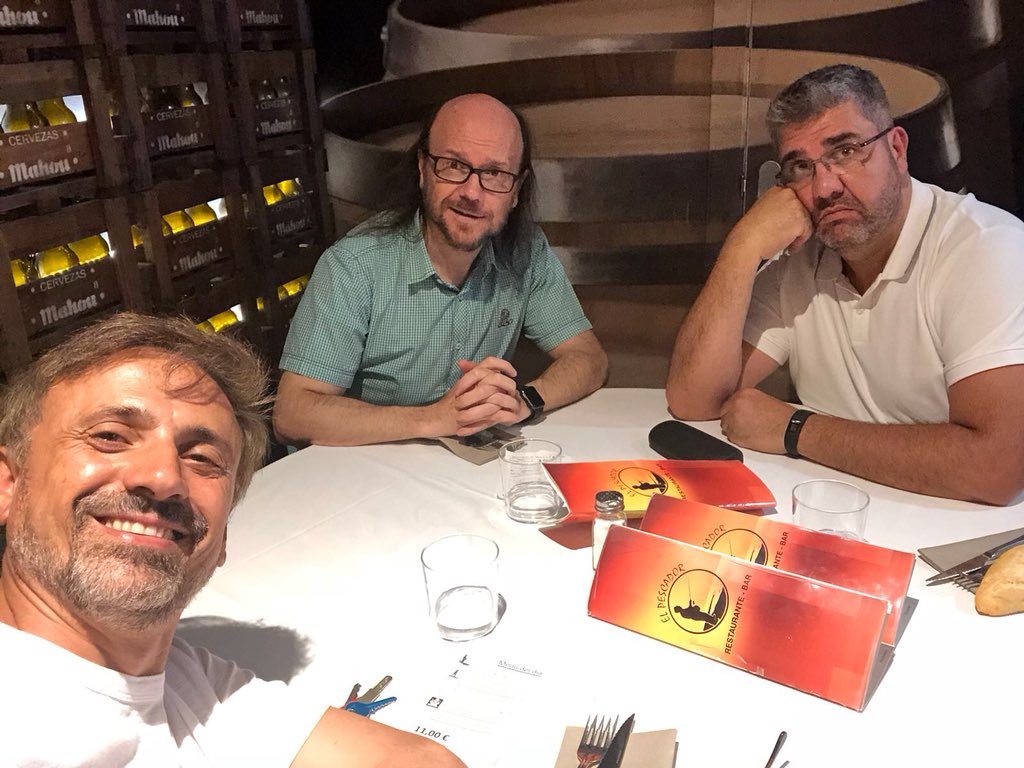 SSantiagosegura's tweet photo. Con @flofdezz y @JoseMotatv intentando poner a punto nuestro espectáculo para estrenarlo en septiembre en Malaga...
https://t.co/fIAeByT3Vu https://t.co/Ck5KR6SsPz