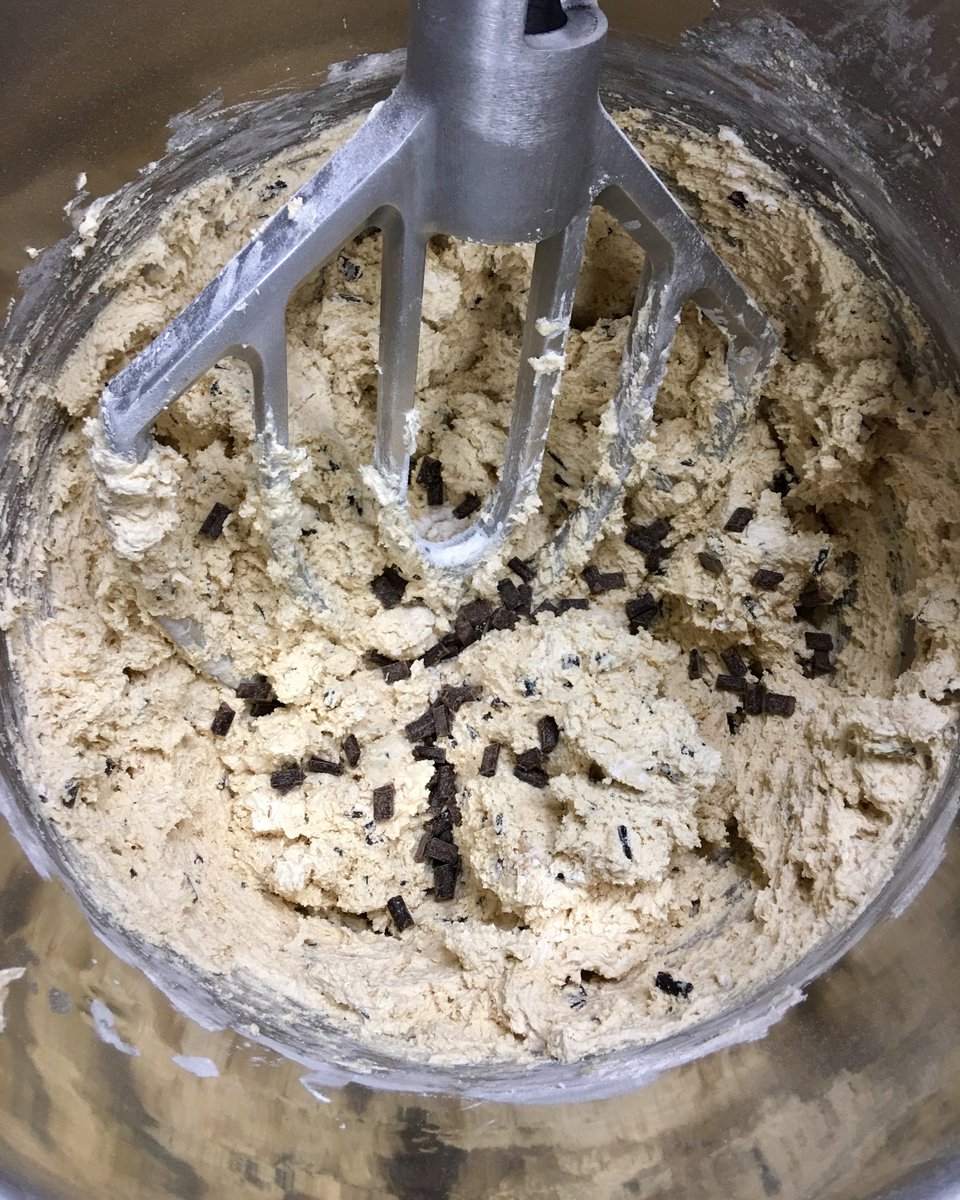 TheYummyCookie's tweet photo. Cookies look pretty simple right.. but in an amazing artisanal cookie goes a lot of effort and passion! Here is our famous #vegan #chocolatechip getting all mixed up! #gmofree #humane #earthfriendly #local #artisan #smallbatches #organic #straus #giustos #alexandrefamilyfarm https://t.co/yDBDleLXZ3