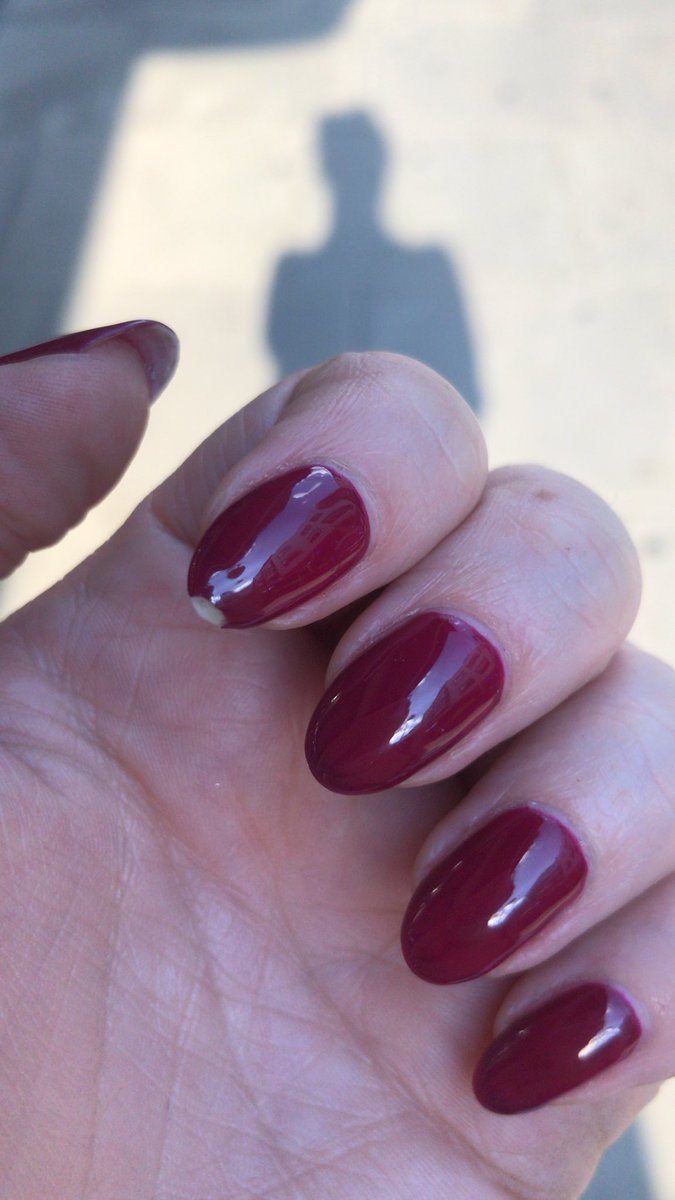 beccabooshrew's tweet photo. @nailsinc had my nails done in Selfridges on Wednesday for a wedding tomorrow, &amp; they chipped :( https://t.co/wtE6qxQzc2