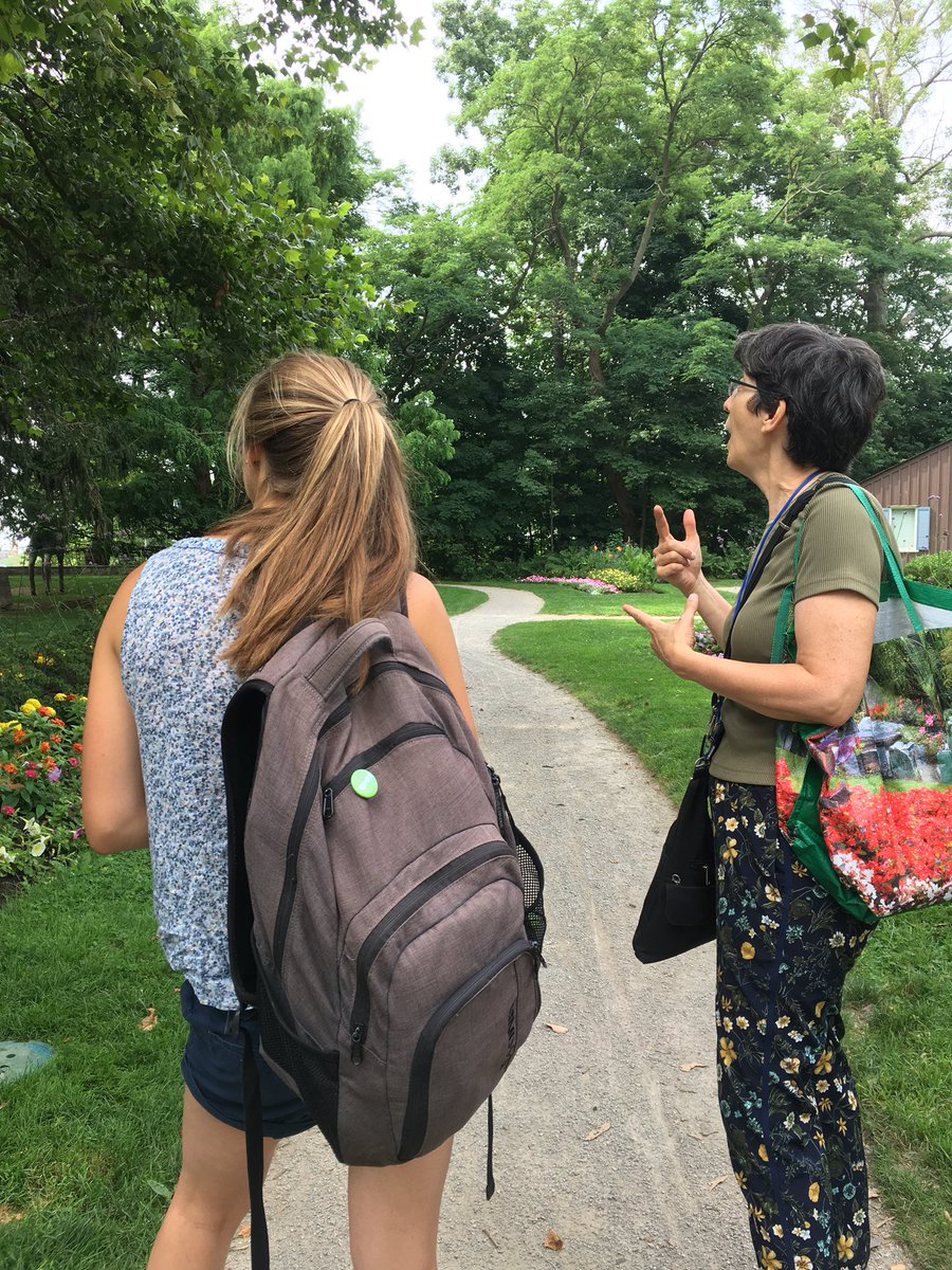Oakvillegreen's tweet photo. On the hunt for an #Oakville #treetour route w/ our favourite plant person! Thanks @CathyKavassalis! Trees tell us so much about our past and present and are key to our future! #urbanforest as storyteller...π²π³ https://t.co/SEh2pkqUds