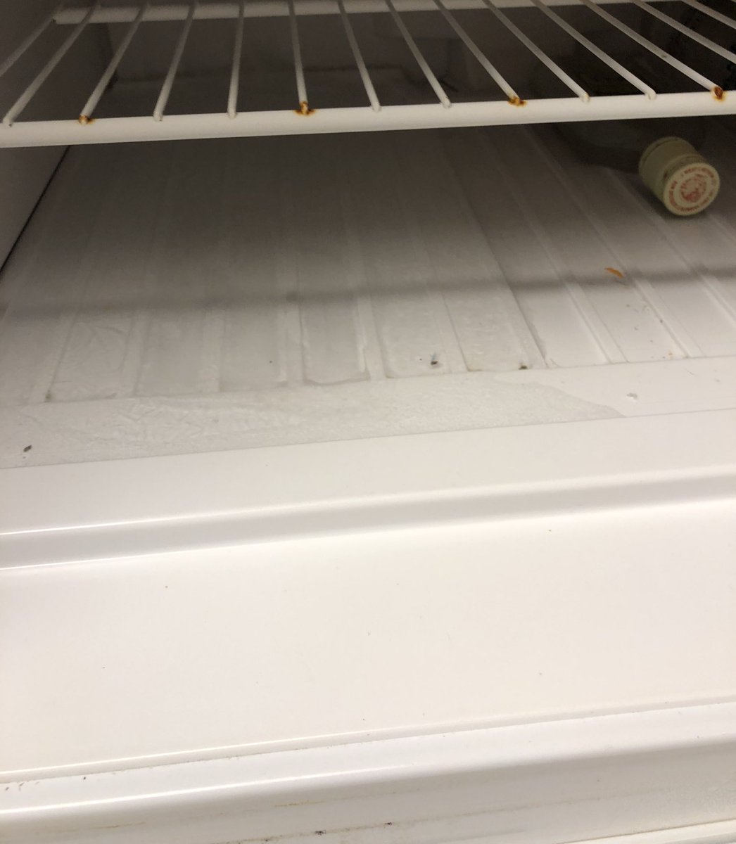 T Greg Doucette Sur Twitter The Refrigerator In My Apartment Was Leaking Water All Over The Floor For Days Maintenance Fixed It By Having It Leak Water All Inside The Freezer