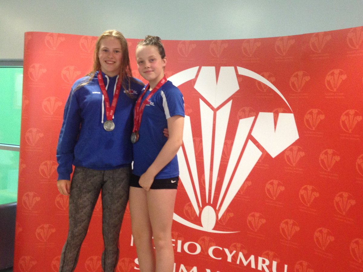BristolAquatics's tweet photo. It was a busy finals session for CoB at #SWS018!! Anna, Holly and Becca were racing the 100Fly, and then all racing again in the 200Bk alongside Abbie!! Some great steps forward this eve, with Anna 2nd 100 Fly and 3rd 200 Bk, and Abbie 2nd 200 Bk!! Well Done to all of you!! https://t.co/HVlKOkzlRk