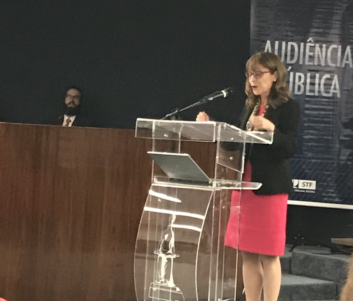 luboiteux's tweet photo. Honrada em ouvir a Françoise Girard aqui no STF: paises que descriminalizaram o aborto tem muito reduzido o número de mortes maternas. #APDF442 #NemPresasNemMortas https://t.co/eBy3VemP24