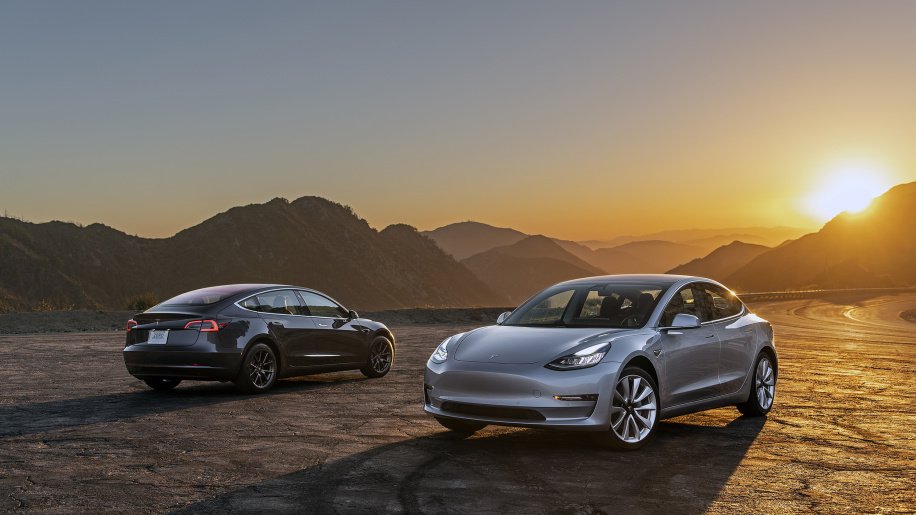 AutoblogEVs's tweet photo. .@Tesla Model 3 is now a top 10 seller in passenger car segment: https://t.co/tz463etc1B https://t.co/MIJm4gF0yR