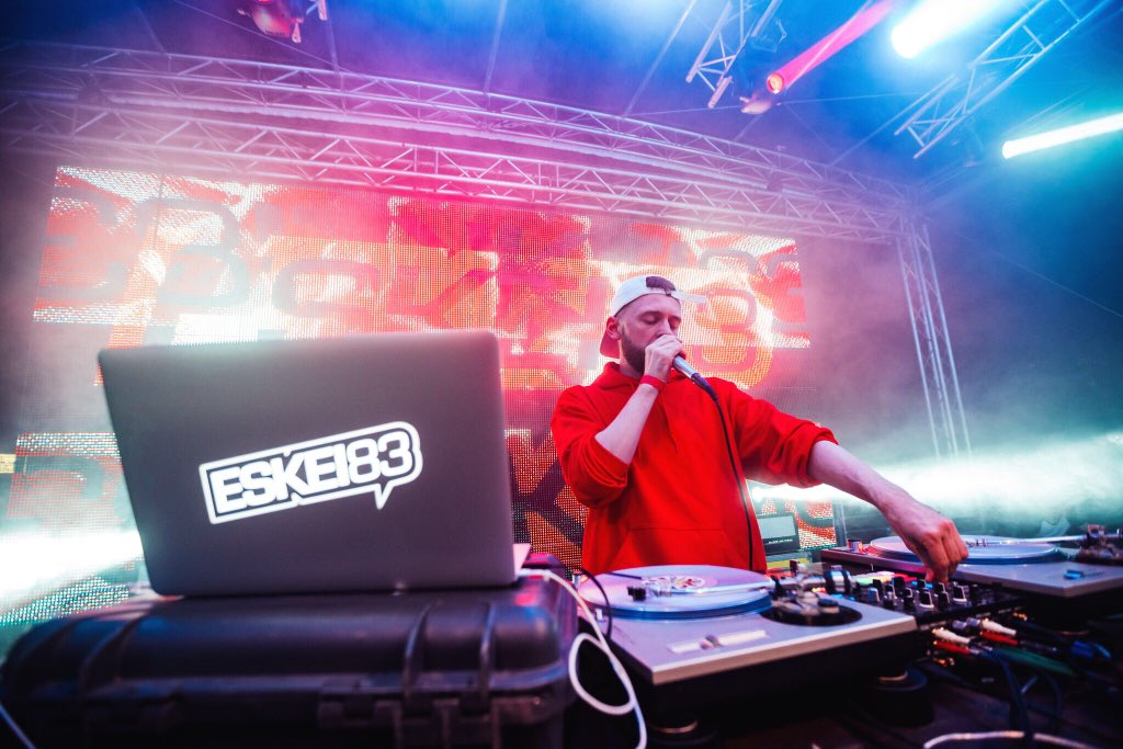 When <a href="/ESKEI83/">ESKEi83</a> and his Uncovered MacBook steal the show.