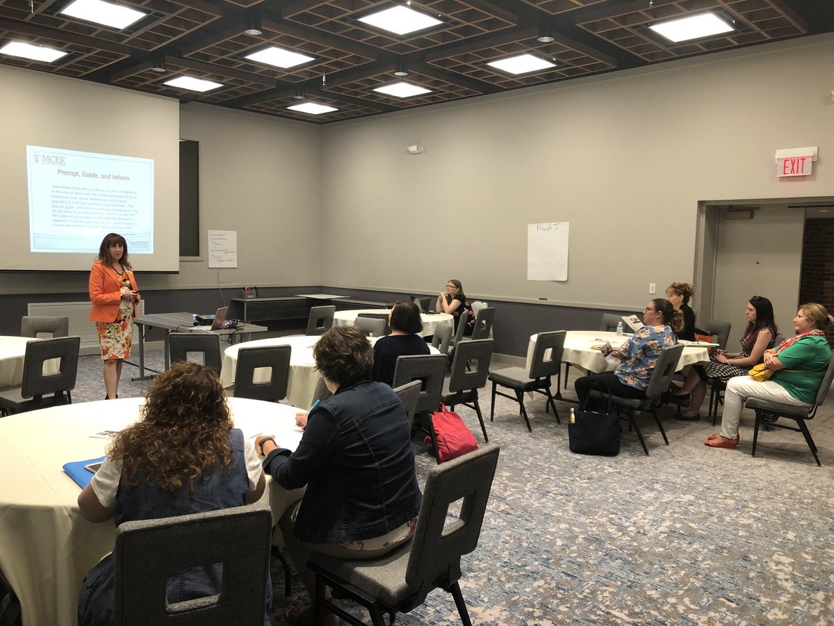 LearnForwardNJ's tweet photo. Katherine Bassett provides attendees with the necessary tools to transform district professional learning ✏️🗂 #LFNJ #LFNJ18 #STEM https://t.co/o4ndllf3Tq