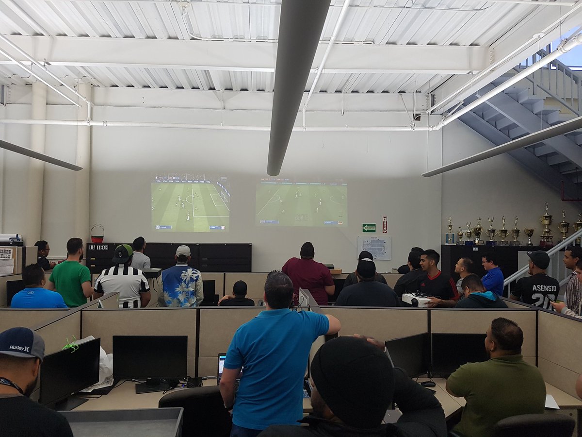 aaparicio30's tweet photo. Nuestro ultimo evento, #Fifa en #PS4 #IronTech18 #DellBassadors #DellPanama15 https://t.co/QggtHFyLSv