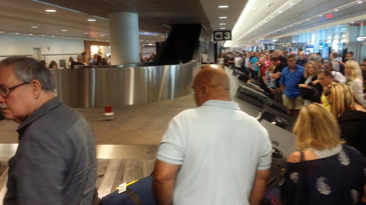 RealKevinNash's tweet photo. Today @Delta nightmare is baggage claim. Boston Logan 3 flights at one time. Always wondered if you stand as close as possible to the belt do you actually get your bag to arrive quicker. Or do you do as I do. Let the idiots slam there bags into each other? Wait then get the bag https://t.co/xQRMwzBmhu