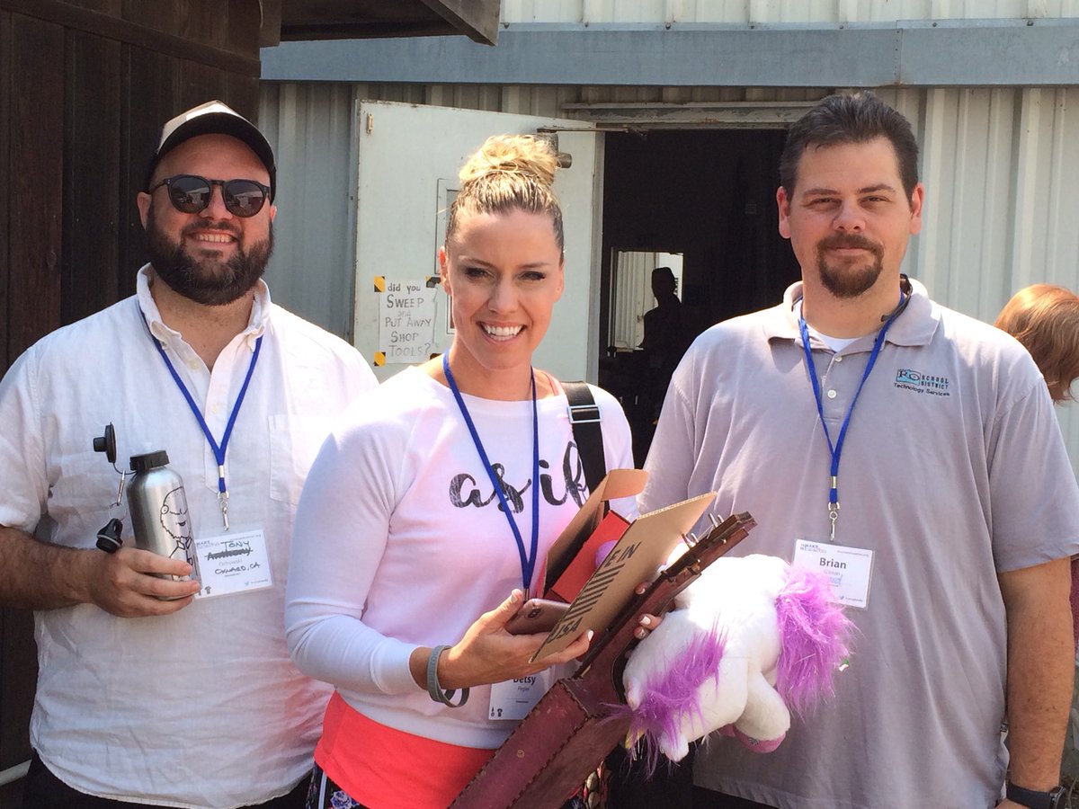 Hanging out with the @riosupt crowd @neilski83 and <a href="/thegibsontech/">Brian Gibson</a> #reMAKEedu #MakerSpace #makers <a href="/VCOESTEM/">VCOE STEAM Task Force</a> <a href="/VenturaCOE/">Ventura Co Ofc of Ed</a>