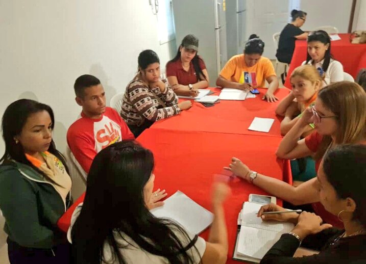 SecretariaSR's tweet image. Nuestra Secretaria @mayrelisbarboza hoy reunida con el Estado Mayor de CLAP del Municipio Organizando y Coordinando todas las acciones que en materia alimentaria siguen beneficiando a mi Pueblo Santarritenses  #TodoElPoderParaLosCLAP @nicolasmaduro @omarprietogob @FreddyBernal