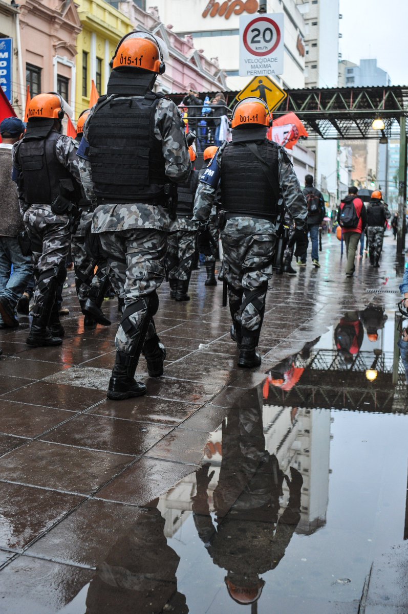 odeoliveira12's tweet photo. #photography #photo #Protesto #manifestação #manifestation #Poars #Nikon #nikonphotography #MANIFESTACIÓN #Negociação #fotojornalismo #FineArt #fineart #Ponte #policia #choque #gaslacrimogenio #tropachoque https://t.co/0h55hvyz2q