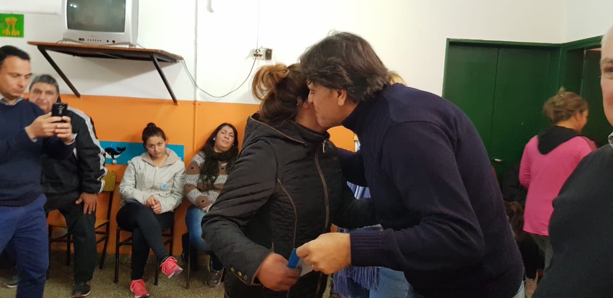 alfonmosquera's tweet photo. #Ahora Justiniano Posse junto a los Legisladores @DardoIturria, #CarmenCeballos e Intendente #GerardoZuin, entregamos 2da. cuota #ProgramaVidaDigna, política de estado en materia de inclusión social! @shtocalli @carlosmassei @gobdecordoba https://t.co/y5FKZXqP7u