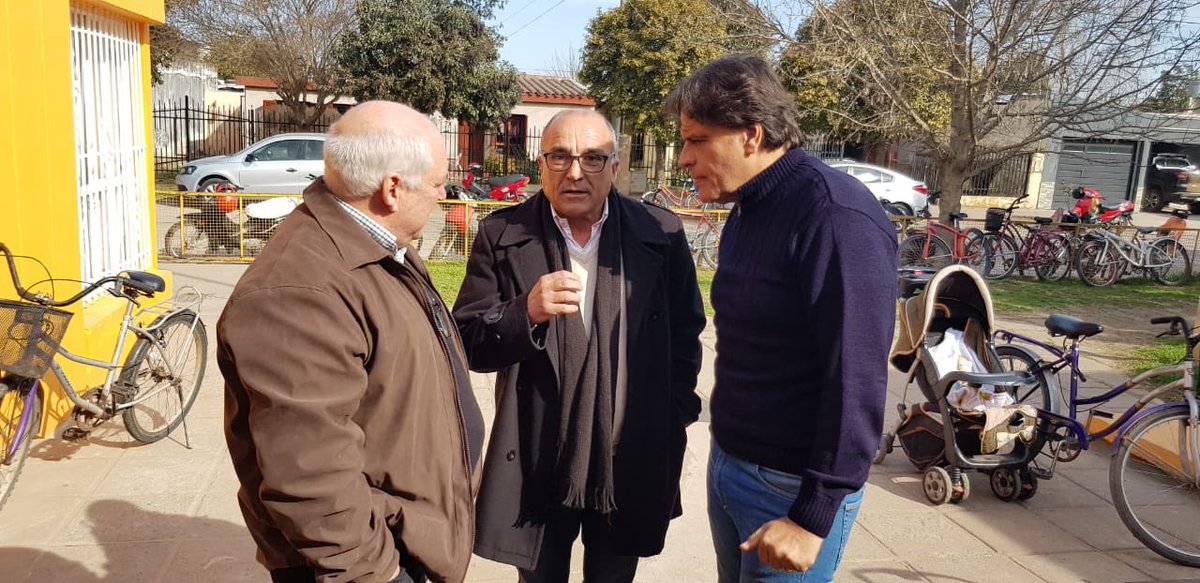 alfonmosquera's tweet photo. #Ahora Justiniano Posse junto a los Legisladores @DardoIturria, #CarmenCeballos e Intendente #GerardoZuin, entregamos 2da. cuota #ProgramaVidaDigna, política de estado en materia de inclusión social! @shtocalli @carlosmassei @gobdecordoba https://t.co/y5FKZXqP7u