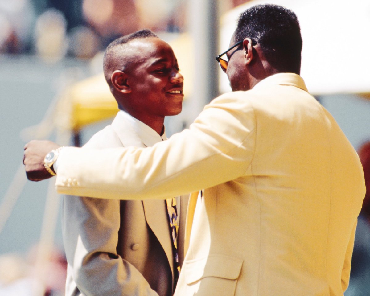 ChicagoBears's tweet image. 25 years ago a 12-year old boy introduced his father, the greatest running back of all-time, into the @ProFootballHOF. What a moment it was. 🐐