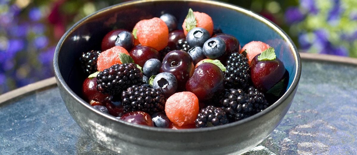 Americans eating meat-free diets average higher intakes of nearly every nutrient, while maintaining a lower body weight—perhaps due, in part, to their higher resting metabolic rates. bit.ly/2yoVOPn  #plantbased