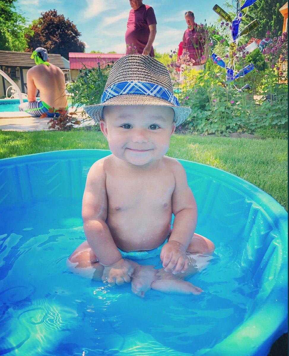 TheEllenShow's tweet photo. Stay cool. https://t.co/NGj2715Qwx