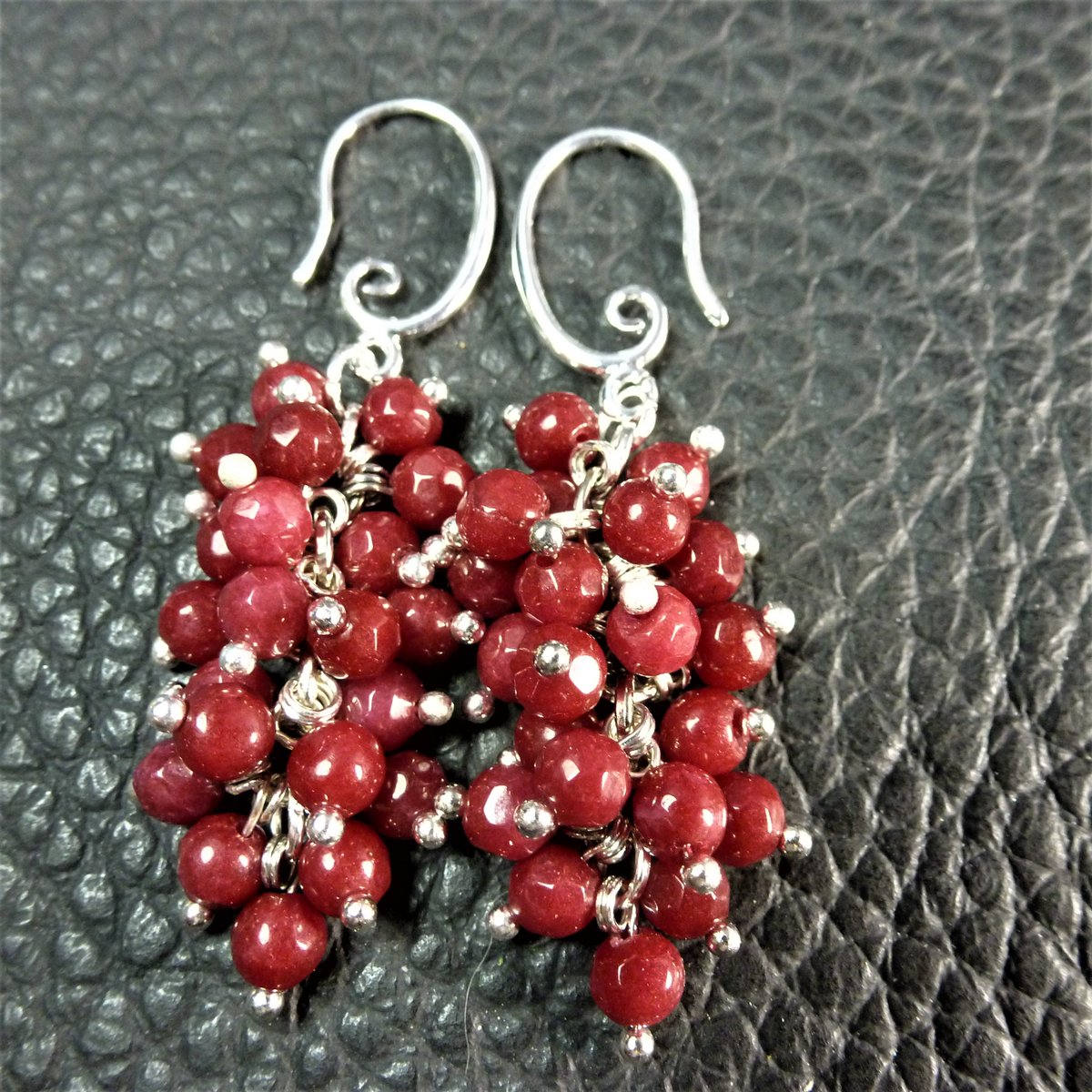 BijouxQuebec's tweet photo. Rhapsody in red!

https://t.co/LoUMm69AwS

#quality #jewelry #artisan #necklace #bracelet #earrings  #shipping #worldwide  #Etsy #EtsyCanada #EtsyQuebec #SmallBiz #red #rhapsody #customsized https://t.co/bkkcgSjVSY