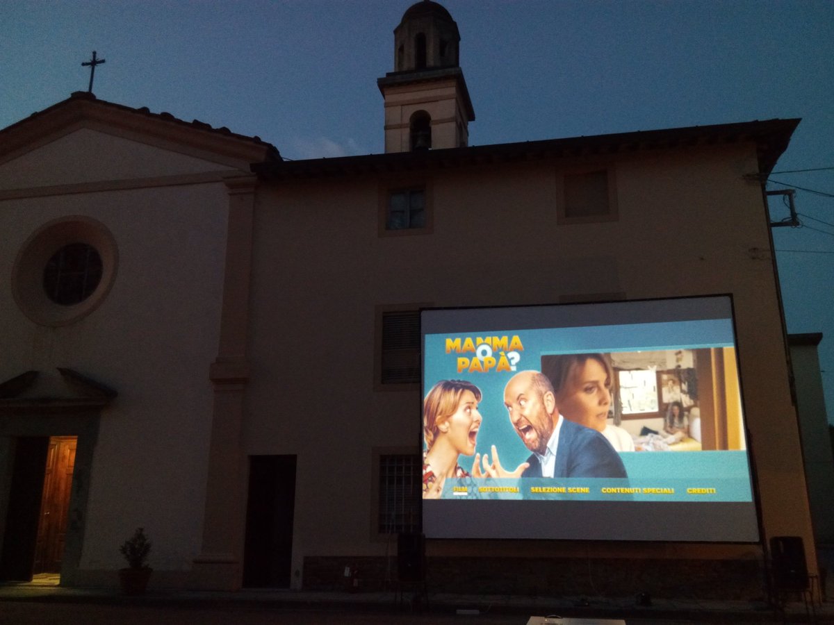 arcicuoio's tweet photo. Stasera a #Galleno! Fra una quarantina di minuti..."Mamma o papa?"...e cocomero! #cinema https://t.co/HPcldrxPS0