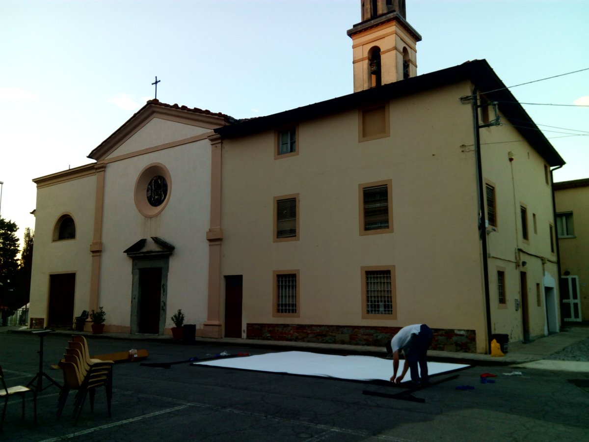 arcicuoio's tweet photo. Stasera a #Galleno! Fra una quarantina di minuti..."Mamma o papa?"...e cocomero! #cinema https://t.co/HPcldrxPS0