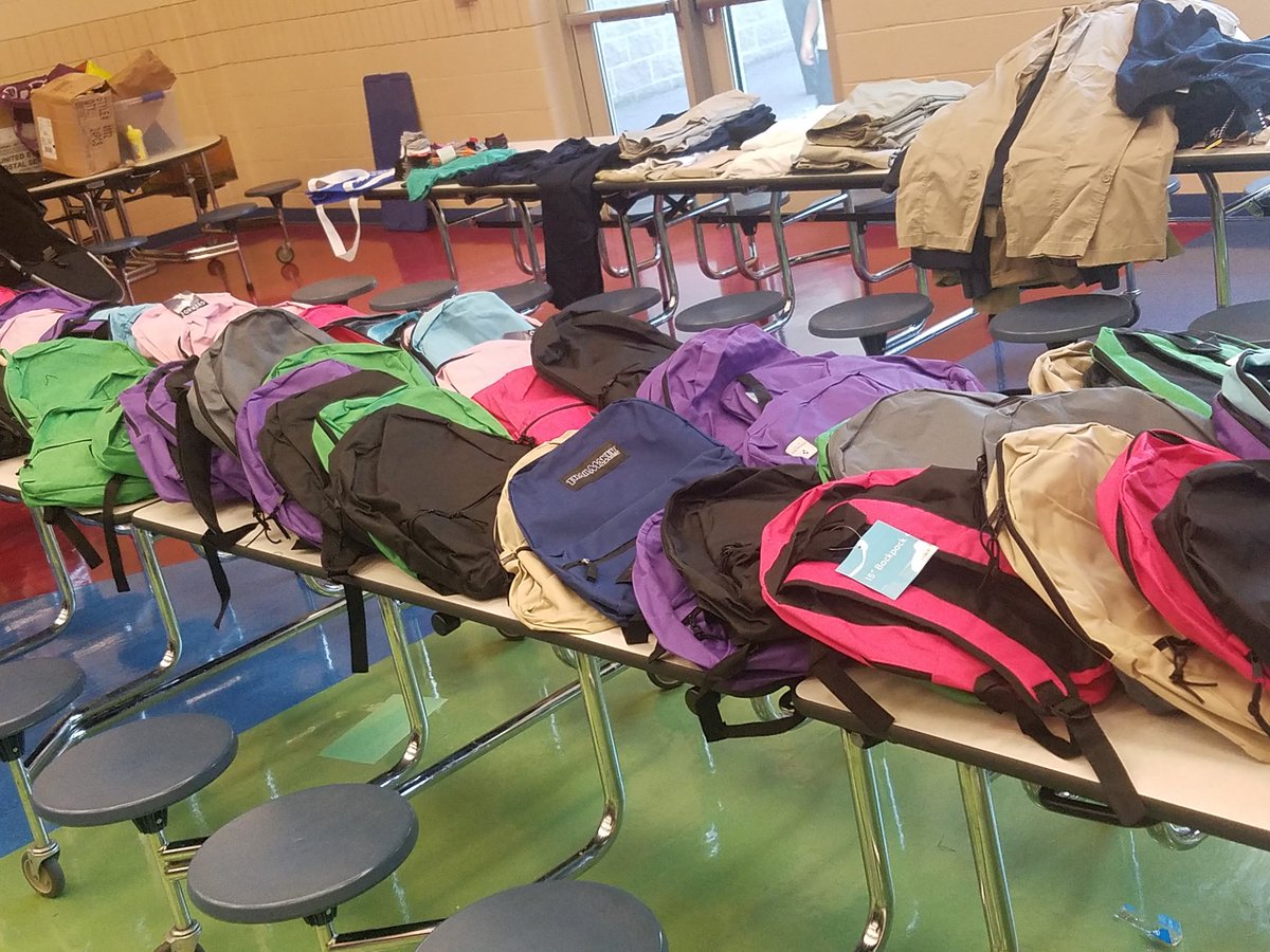 MultilingualCLE's tweet photo. Happening now. Multilingual Team giving out school materials for families. Thank you to all our sponsors. @CLEMetroSchools @EricGordon_CEO https://t.co/IM3hod63qW