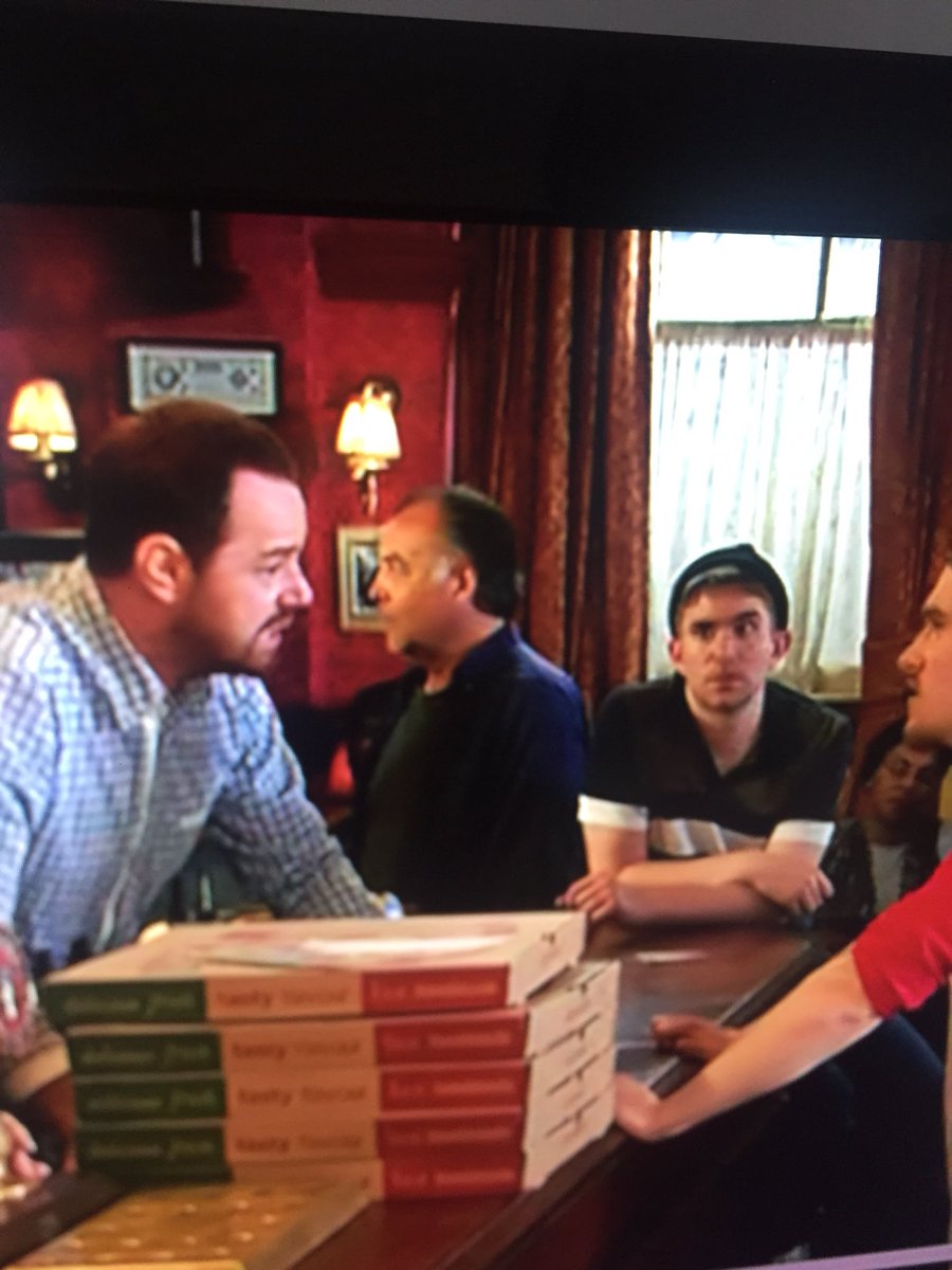 NadiaSouth1969's tweet photo. 10 pizzas? Doh pizza boy can’t count!! #eastenders #5boxes @BBCOne 😂🍕 https://t.co/2j6v15g8Z4